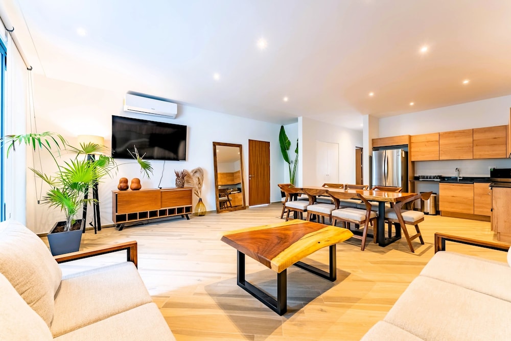 Anana Yaaxlum 105 S Oasis Pool and Jacuzzi