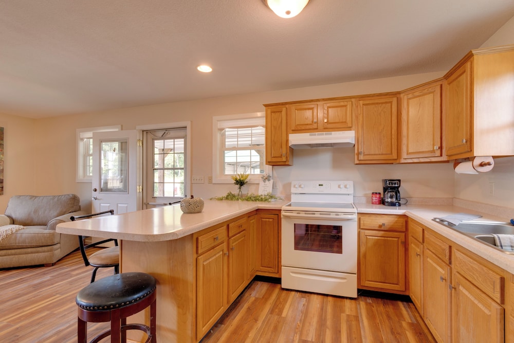 9 Mi to Effingham: Pet-friendly Rural Escape