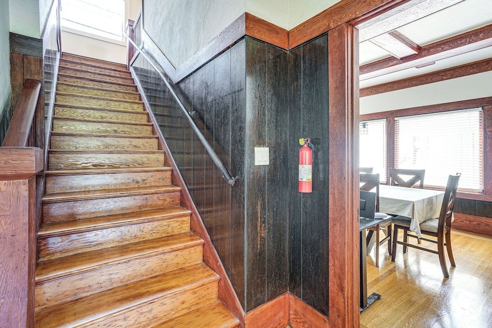 Stroll to SF Bay Beaches! Cozy Home in Alameda