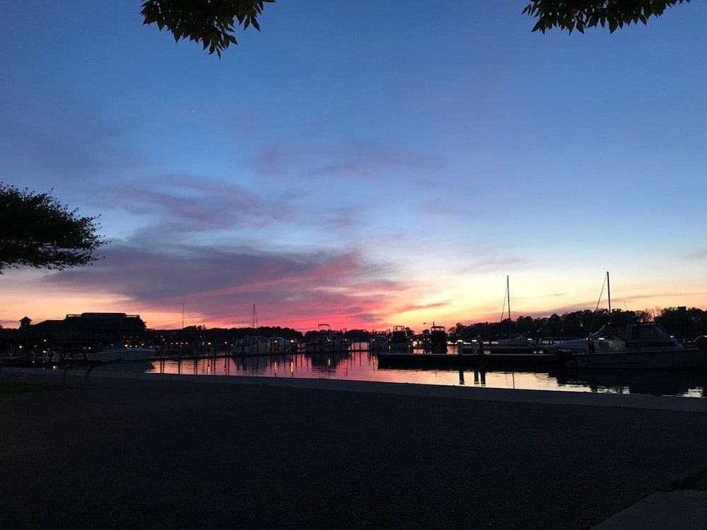 Harbour Square Suites