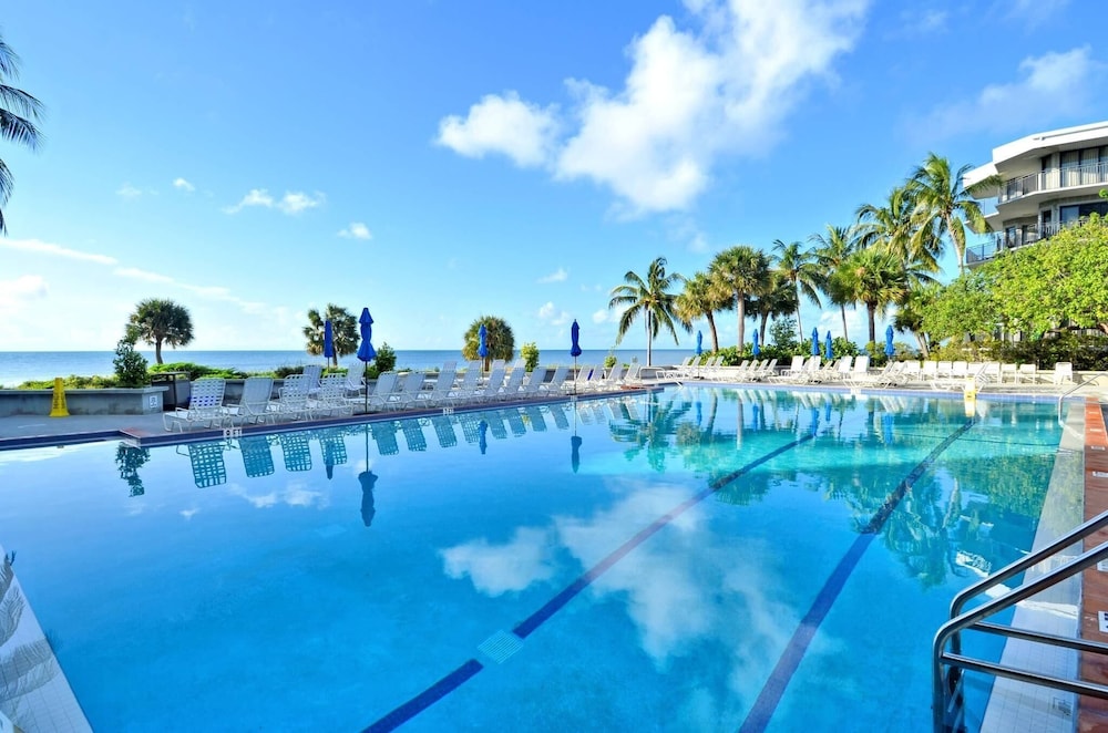 Atlantic Paradise by Avantstay Great Location w/ Balcony, Outdoor Dining & Shared Pool & Hot Tub! view 3