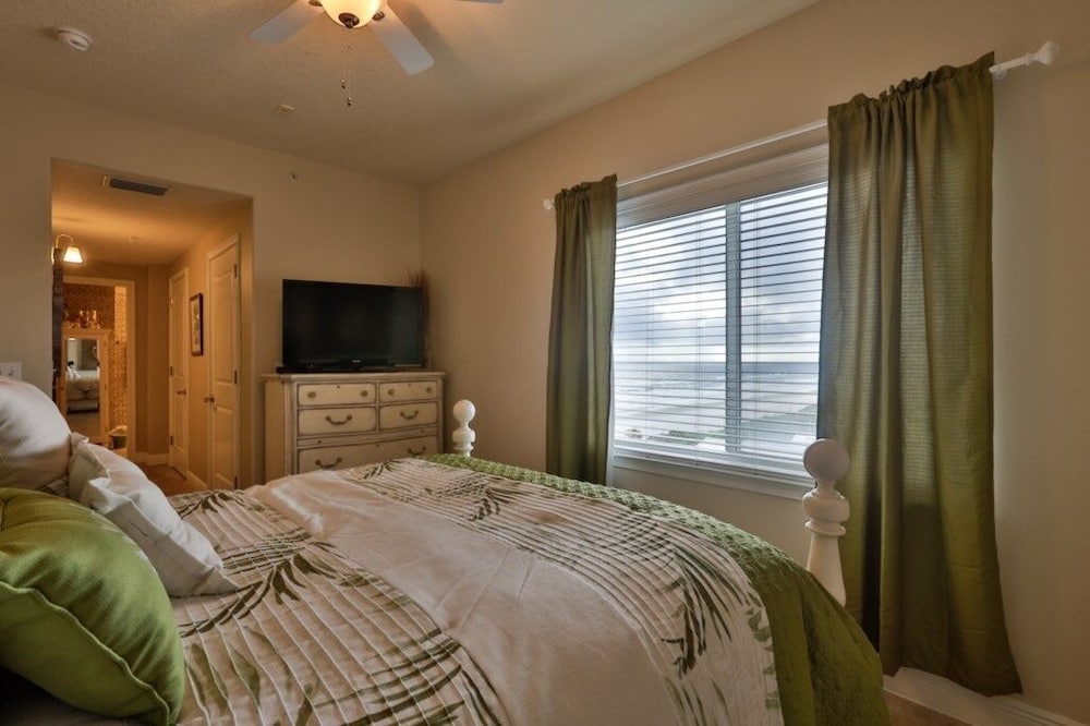 Oceanfront Condo With Beautiful Views 2 Bedroom Condo