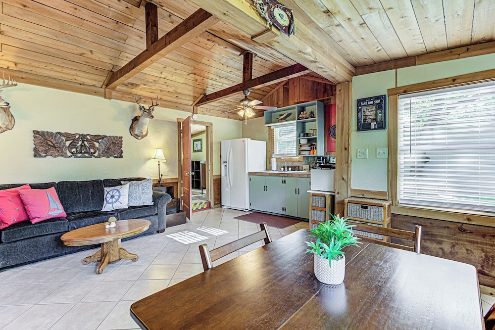 Kingsland Duo 2 Cottages in 1 w/ Lakeview! - Property Image 24
