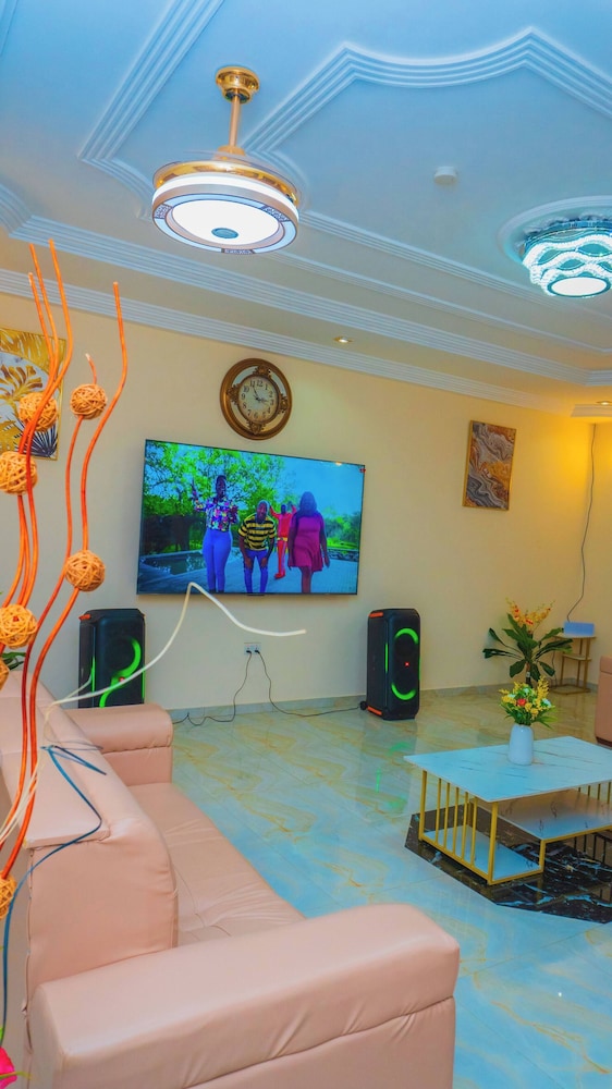 Digi Six-bedroom Accra Luxury Home at East Legon
