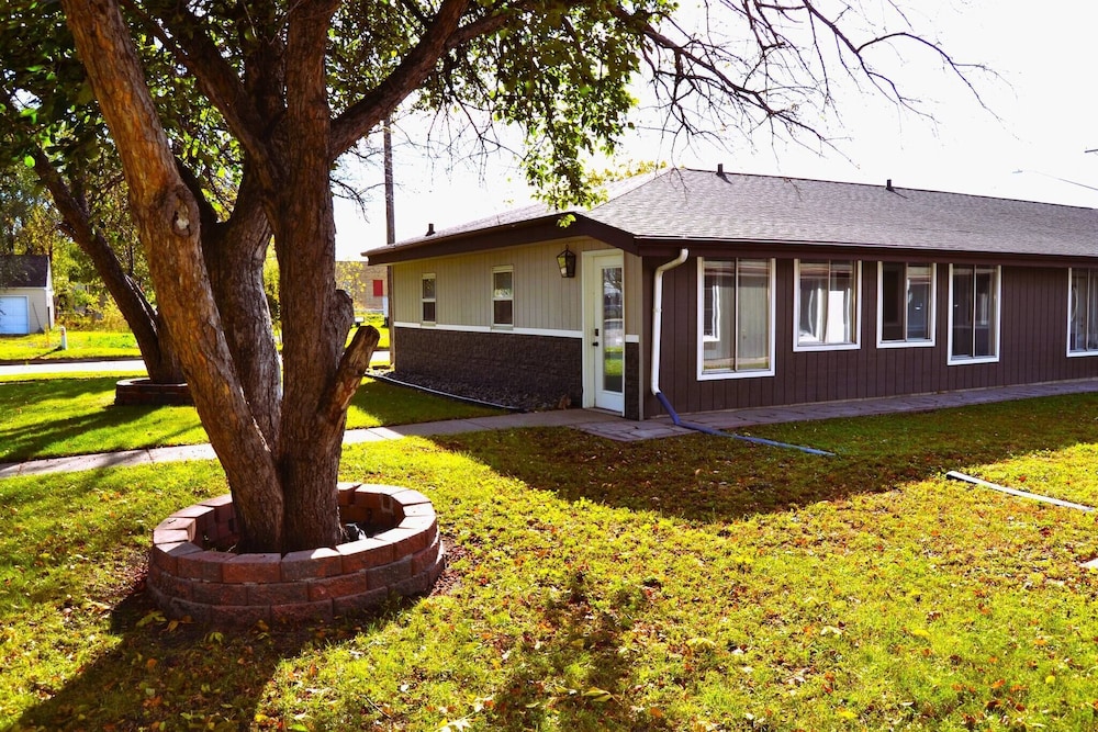 Red 4 Apartment - Experience the Comfort of This Charming