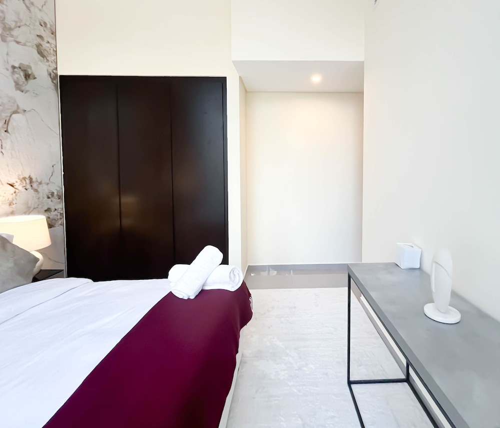 Luxury 2BR in Merano Tower Stunning City Views