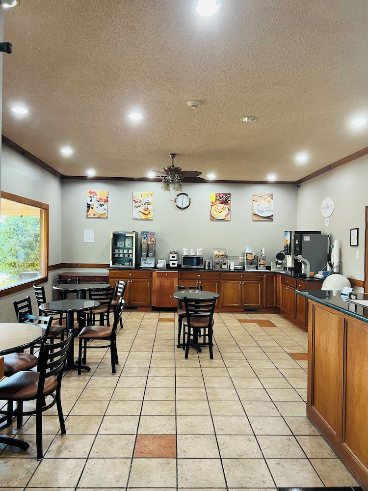 Hometown Inn & Suites view 4