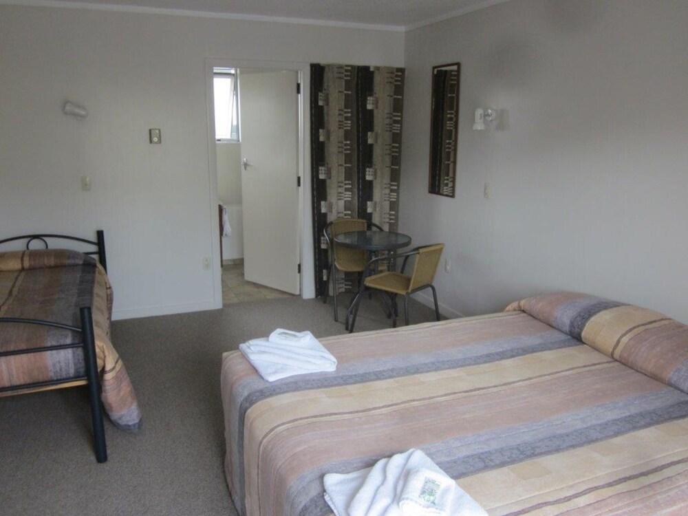 Raymar Motor Inn