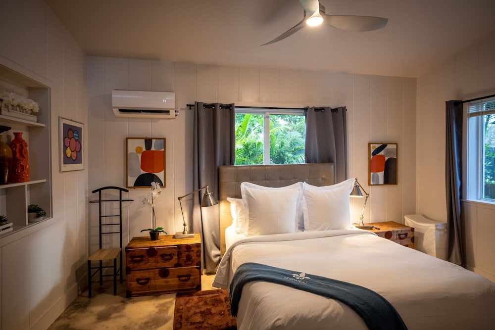 Walk to Wilton Drive - Spacious Quiet Villa 2 HOT TUB