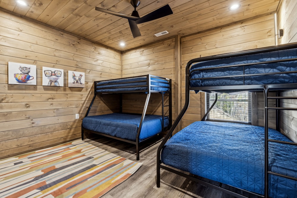 Jerne To The Top 4 Bedroom Cabin