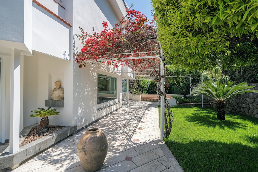Luxury Villa In Sorrento Coast Swimming Pool & View