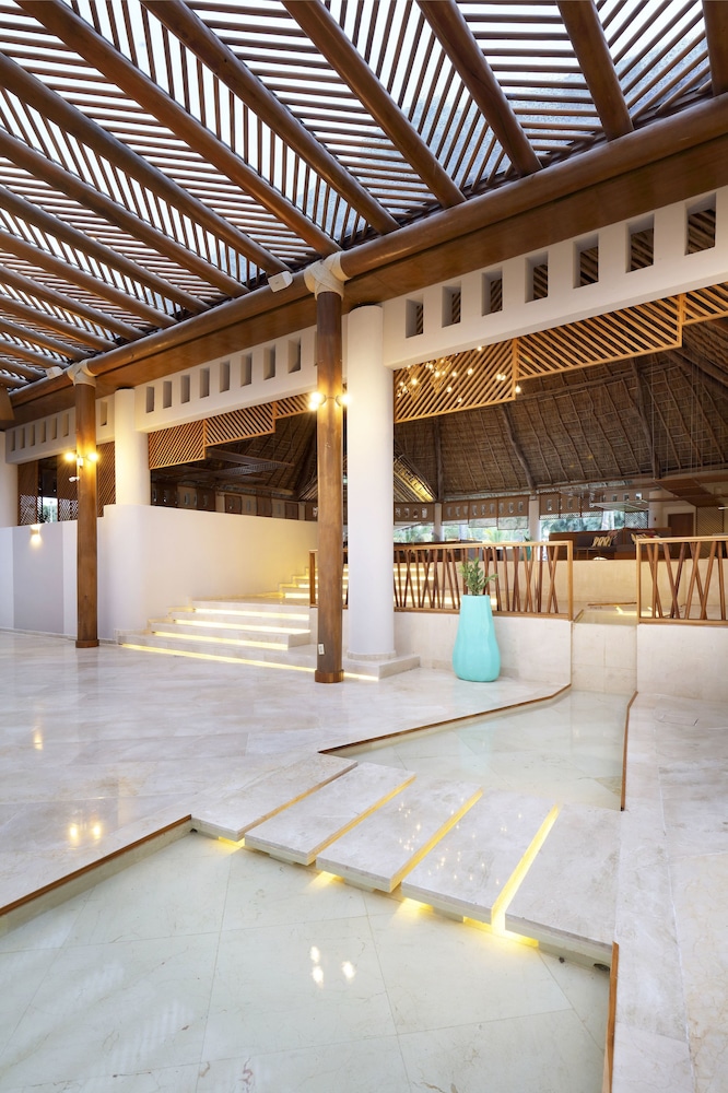 Puerto Vallarta Vacations - Grand Palladium Vallarta Resort  Spa - All Inclusive - Property Image 2