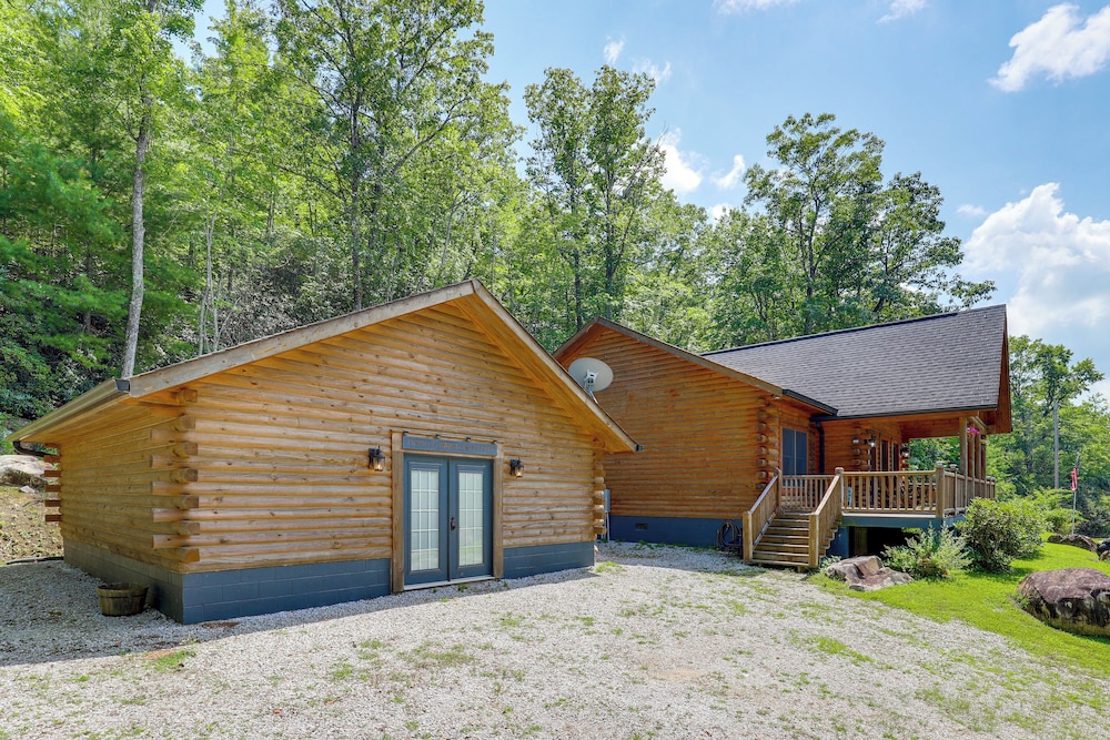 Explore Linville Falls: Cabin w/ Game Room + Deck!