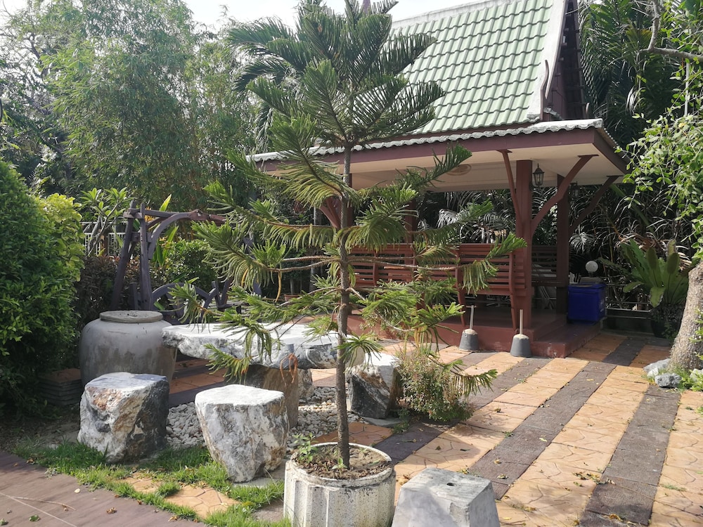 Kumkhumsriwangchai Amphawa