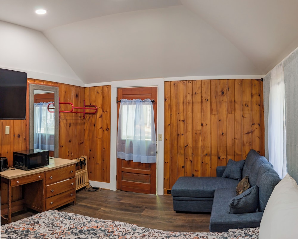 Hinckleys Dreamwood Cottages