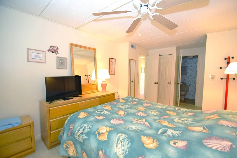 Thunder Island 80b 2 Bedroom Condo by RedAwning view 3