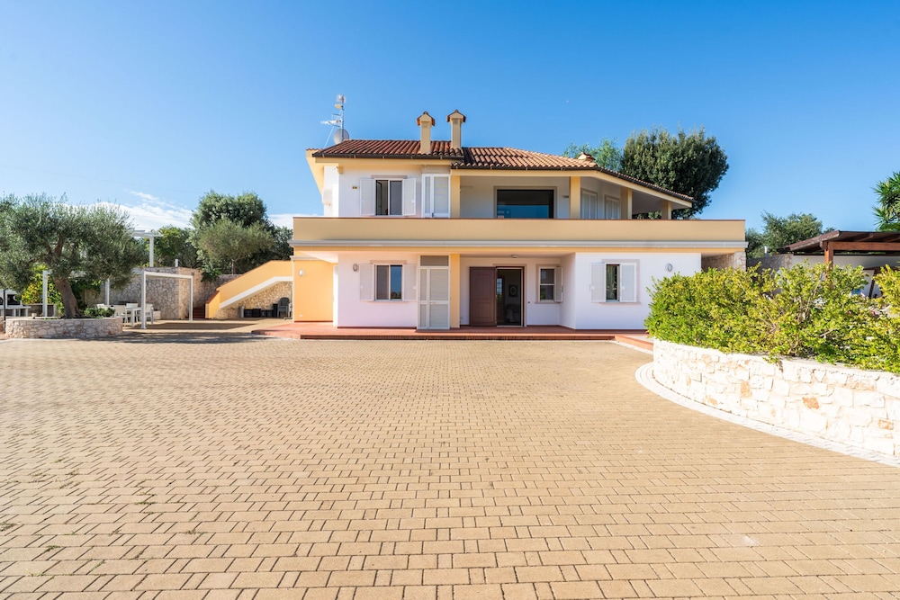 Villa Polignano con Piscina by Wonderful Italy