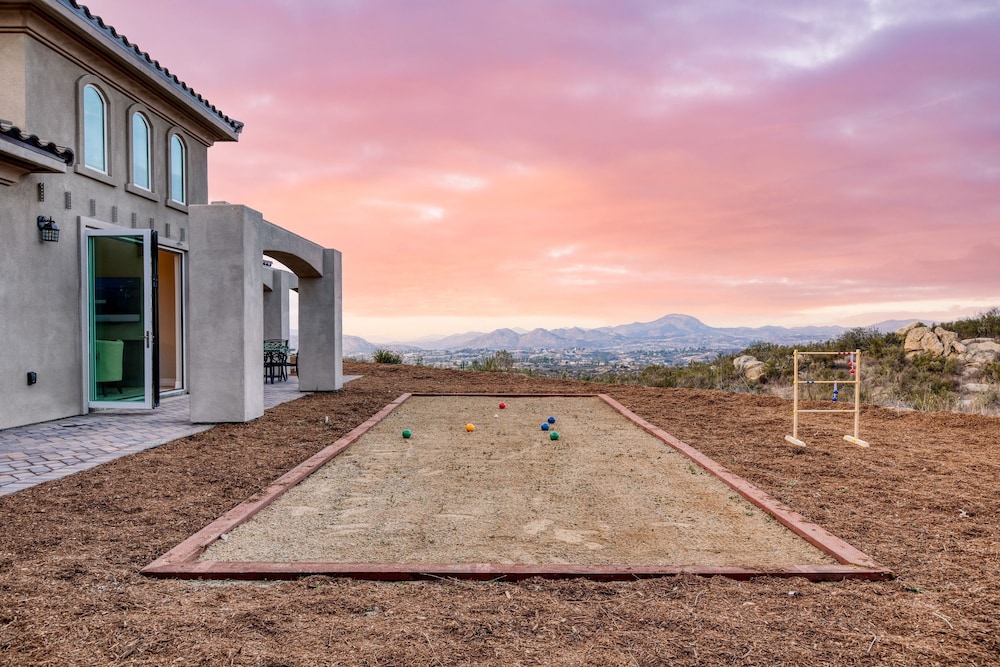 Malbec by Avantstay Incredible Estate w Panoramic Views Bocce Ball Court
