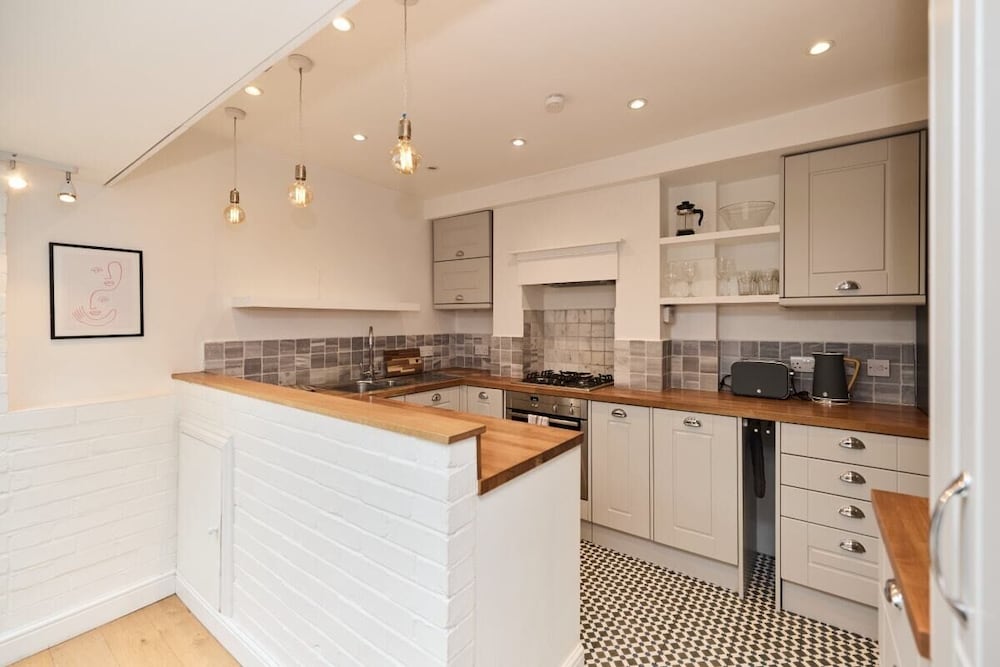 The Fulham Hideout - Modish 2bdr Flat With Patio