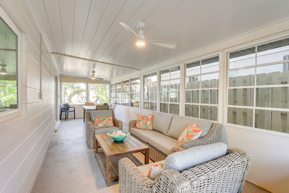 Walk to Beach: Pet-friendly Oasis on Manasota Key!