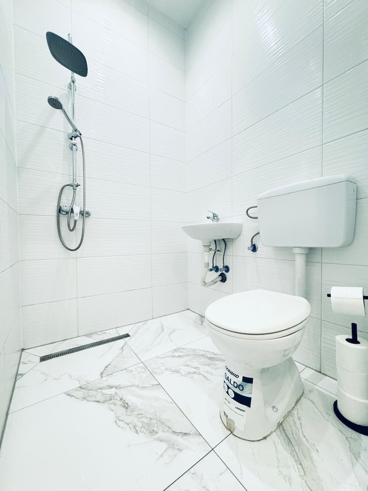 5BR Apartment Near Kaufpark Alterlaa
