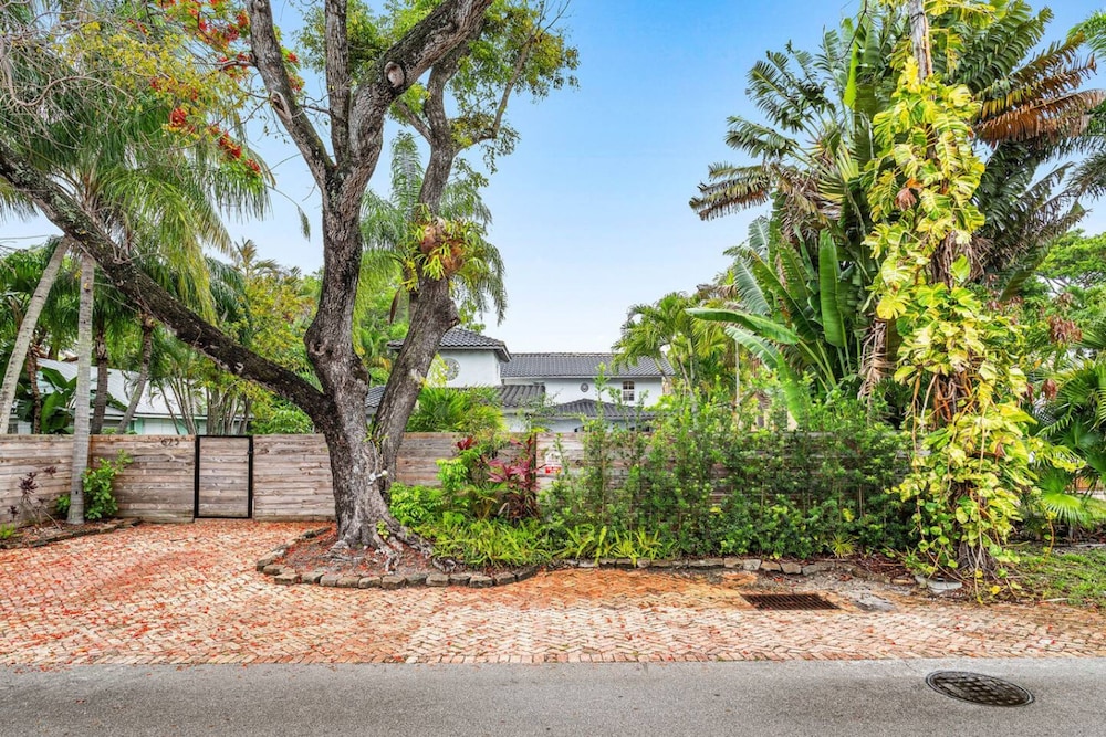 Chic Retreat Heated Pool Floats Close to Beach