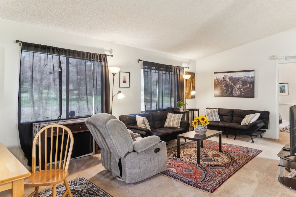 Lincoln Lodge 2 Bedroom Cabin by Yosemite Region Resorts