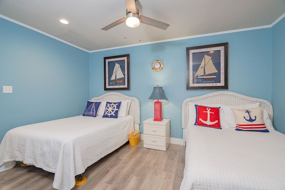 Beachside Villa 2 Bedroom Condo by Redawning view 3