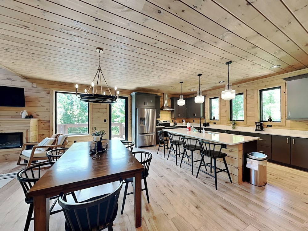 Smoky Ridge Sanctuary by Jackson Mountain Rentals
