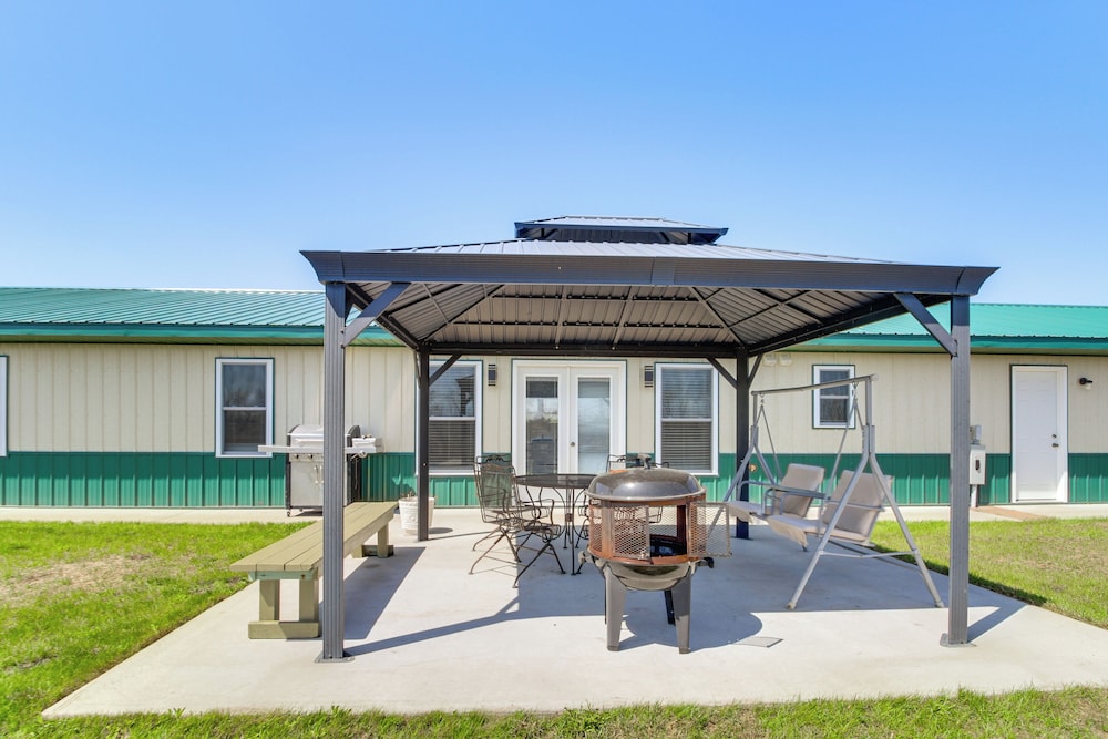 Lakefront Family Home w/ Boat Dock in Underwood