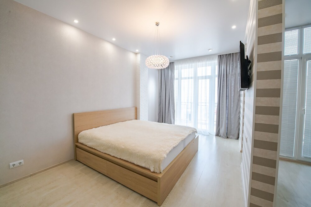 Apartment on Komarova 58-201 view 3