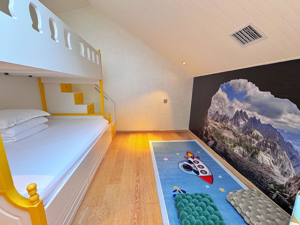 NARADA RESORT SHANGHAI HOTEL Disney Store