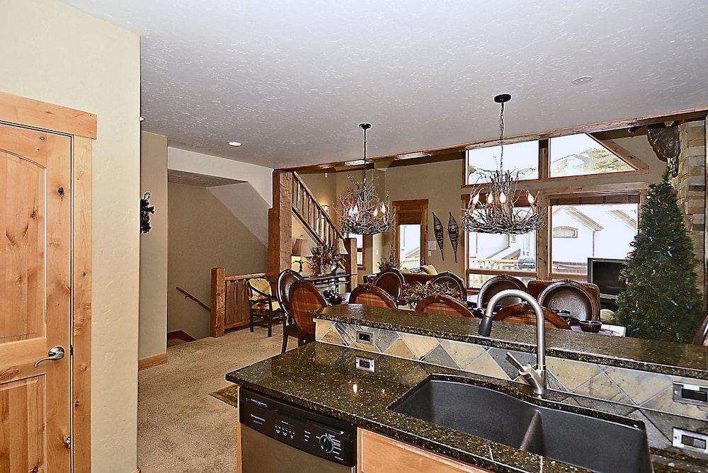 Lakota Antlers 200 5 Bedroom Holiday Home by Winter Park Lodging Company