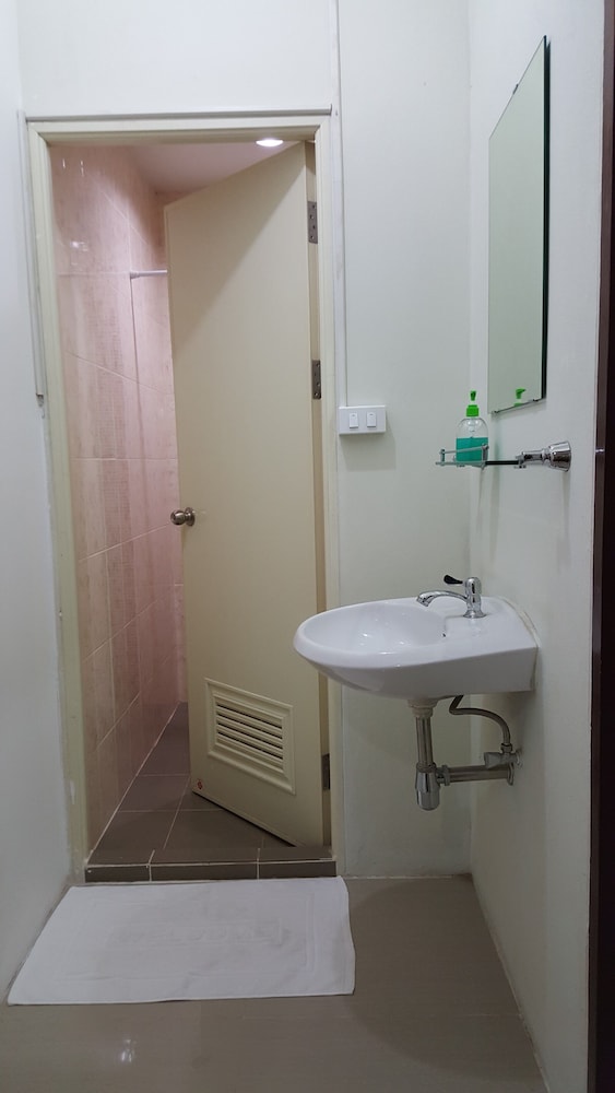 Bangkok Check Inn - Hostel