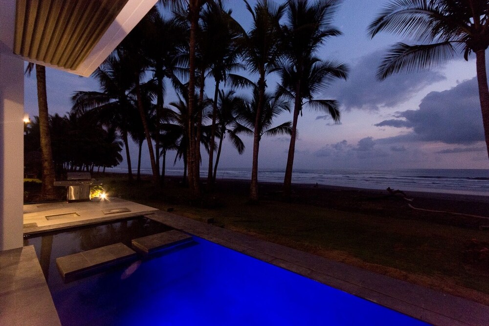 Beachfront Casa Buena Onda - Hermosa Palms 5