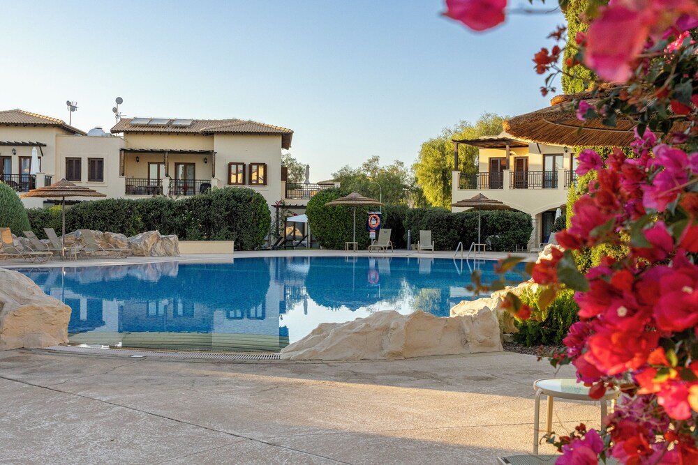 Hg07 Adjacent to Aphrodite Hills- Private Pool, Large Terrace