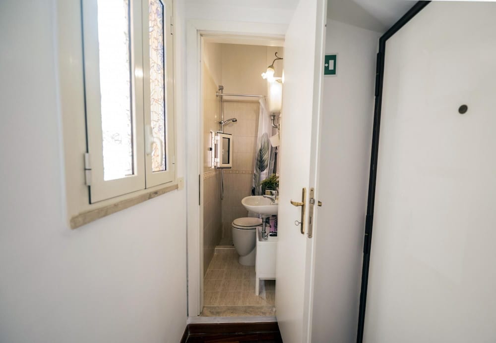 Colosseum 2BR Elegance and Charm