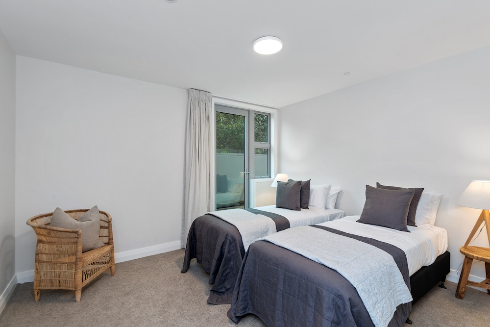 The Carlton Apartments view 3