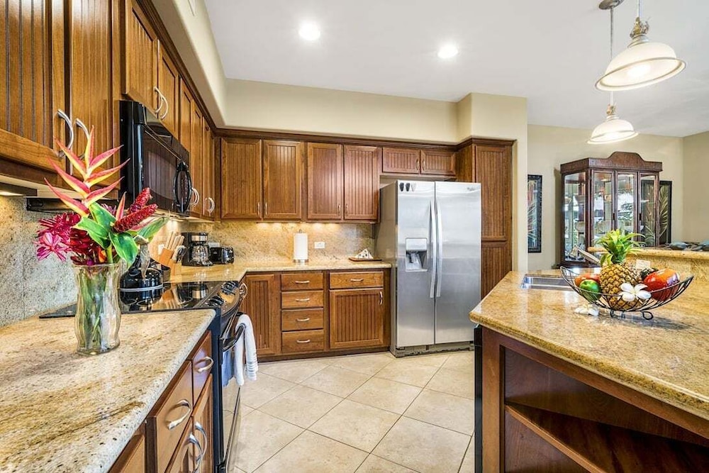 Prestigious Mauna Lani Resort - Luxurious End Unit - Large Private Lanai! -vrkcv