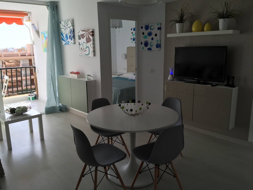 Delicious Los Cristianos,achacay,2bdr & 2bathr Beach Close Wifi Free