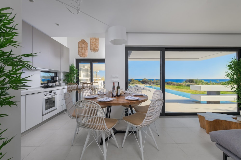 Albatross Beach Front Villas