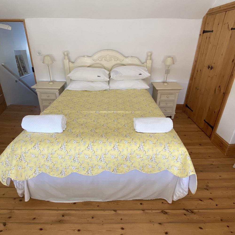 French Themed 2-bed Cottage on the Norfolk Wash view 3