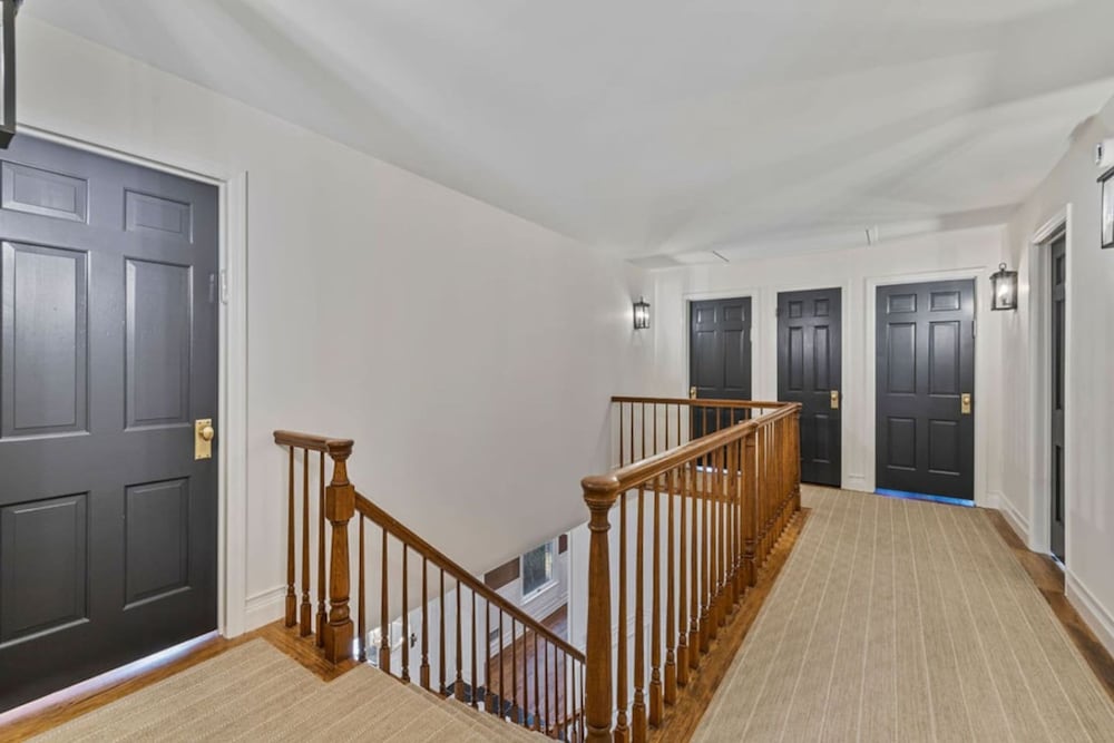 Peaceful Mini Mansion Sleeps 18