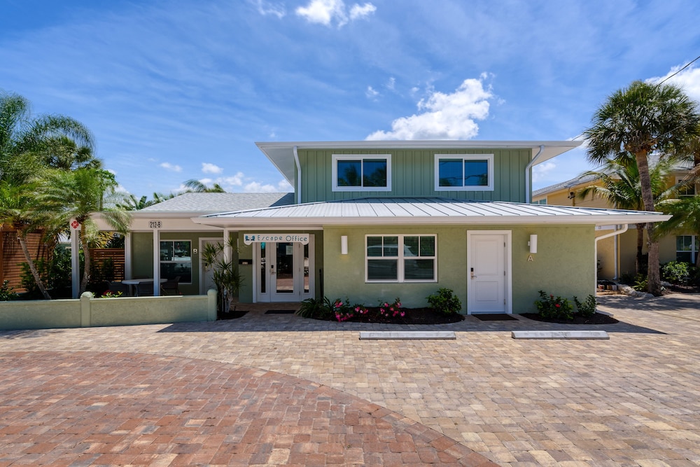 Hotel Escape Resort & Marina - Image 1