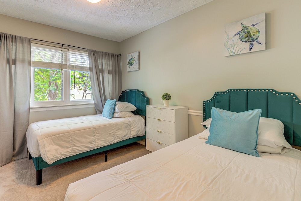 Steps to Park: Dog-friendly Condo in Conyers!