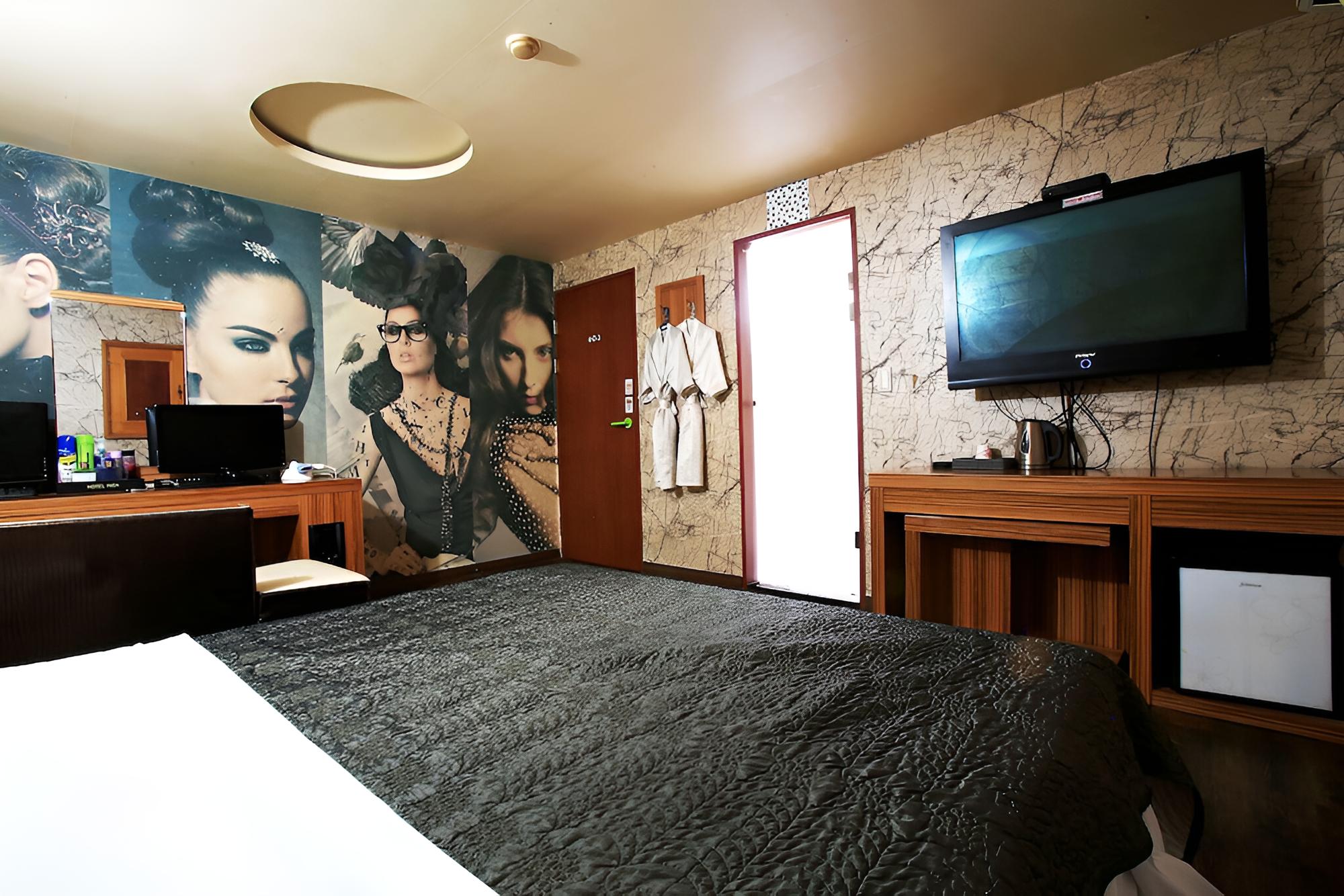Photo 8