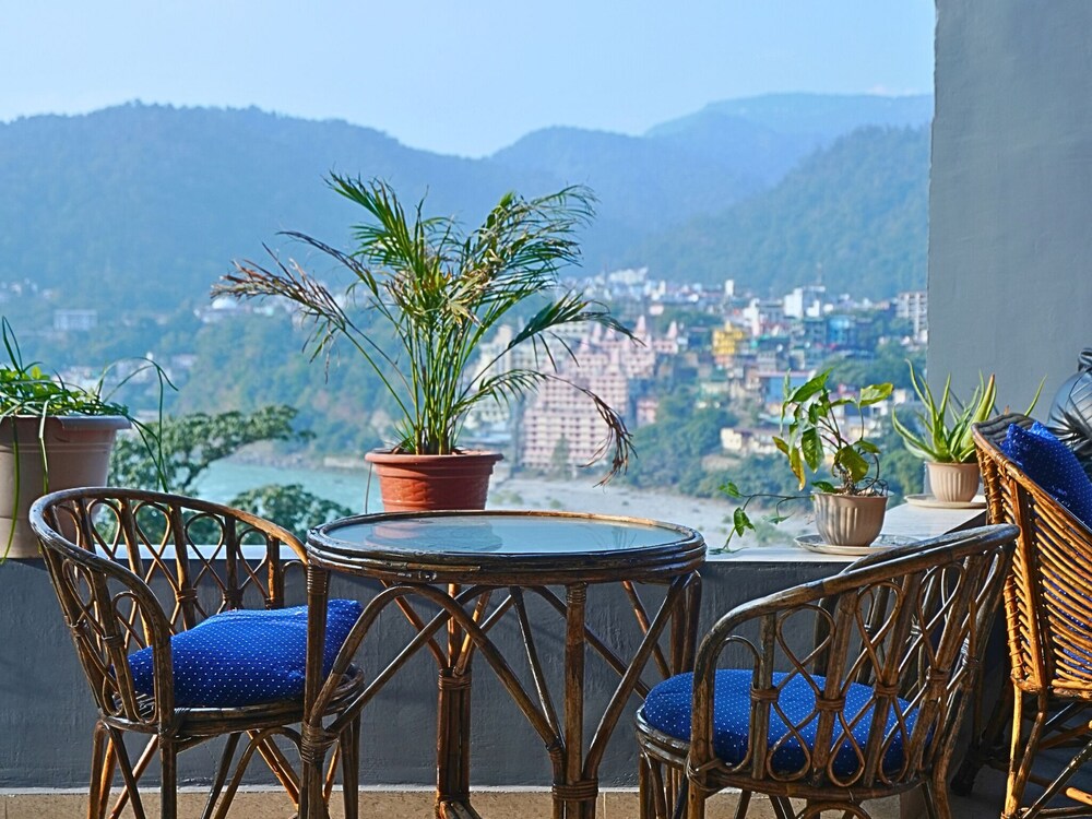 Skyard Hostel & Homestay (Harsil Valley)