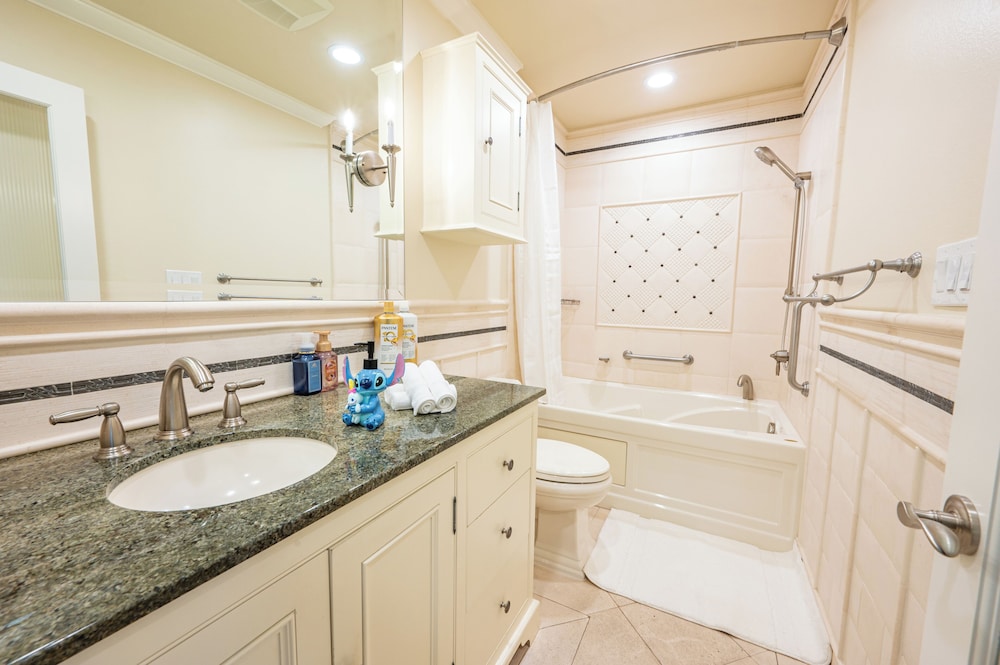 Luxury living with Spa &Pool near Disney