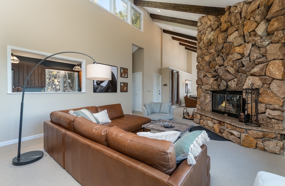 Cedar Upper Luxury Vacation At Windcliff 3 Bedroom Home by RedAwning - Property Image 34