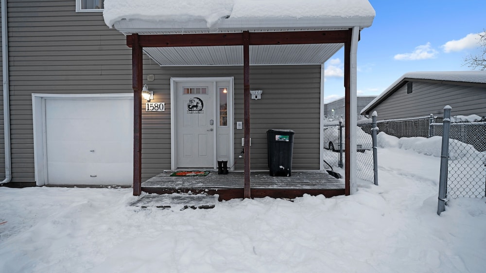 Fairbanks Fox Den 2 Bedroom Townhouse